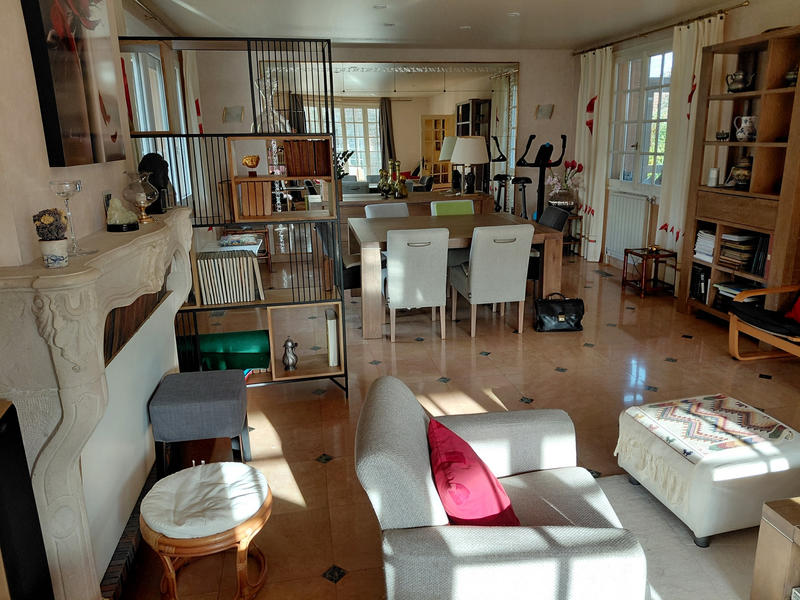 Maison - 237 m² - 10 pièces