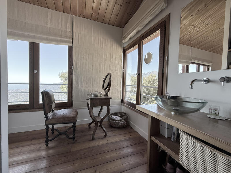 Maison - 180 m² - 6 pièces