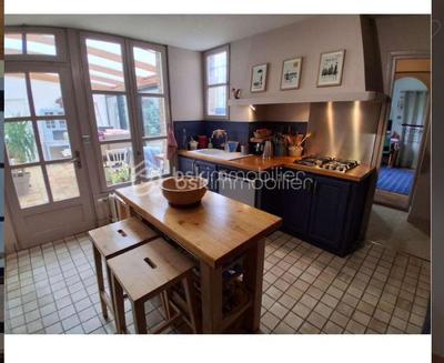 Demeure - 170 m² - 7 pièces