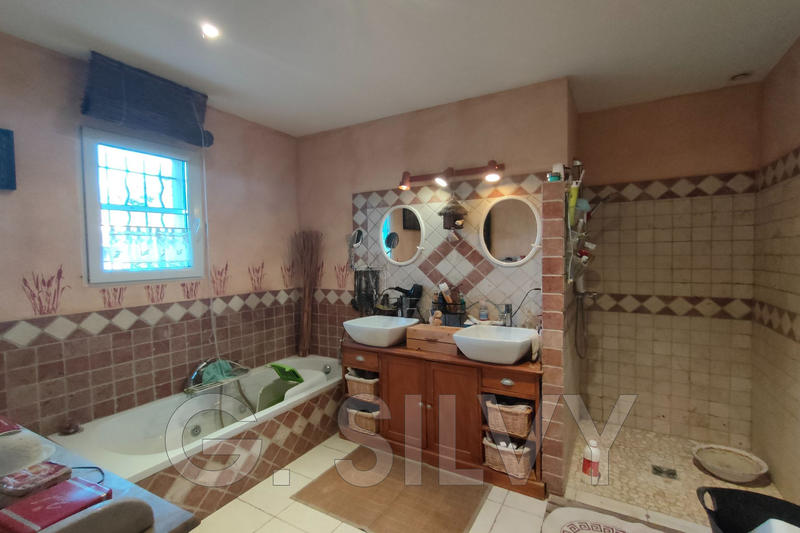 Maison - 102 m² - 4 pièces