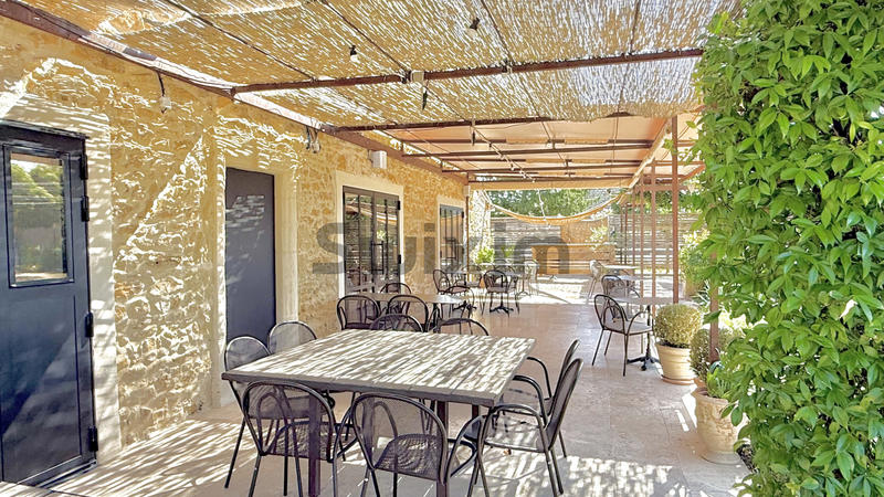 Mas - 340 m² - 8 pièces