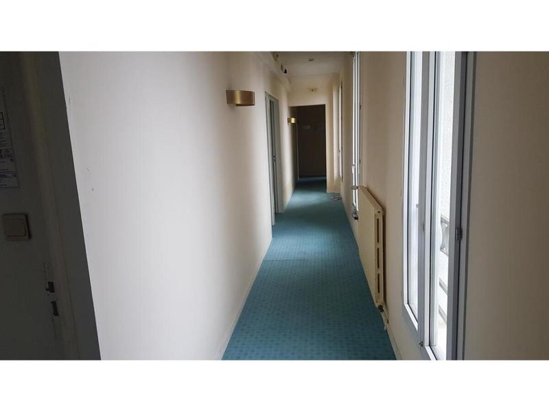 Local commercial - 1 478 m² - 40 pièces