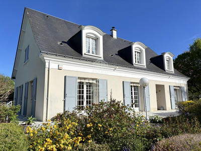 Maison traditionnelle - 203 m² - 7 pièces