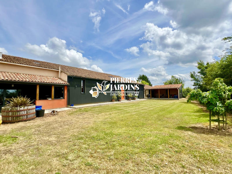 Maison ancienne - 341 m² - 11 pièces