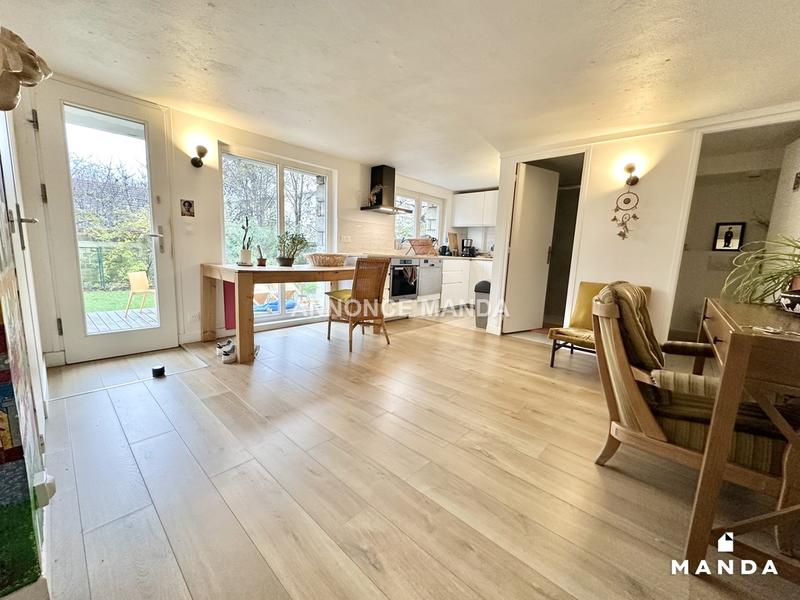 Chambre - 12 m² - 10 pièces