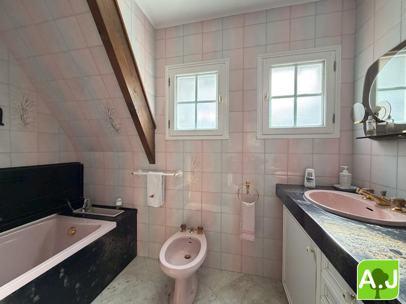 Maison - 175 m² - 8 pièces