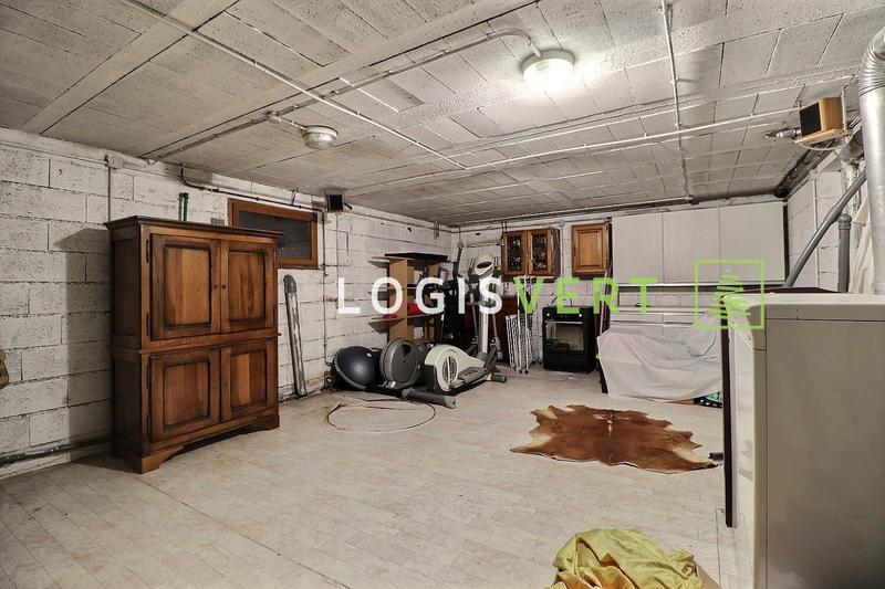 Maison - 225 m² - 9 pièces