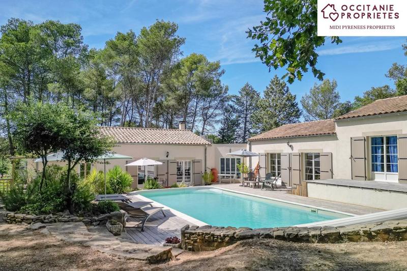 Propriété - 345 m² - 9 pièces