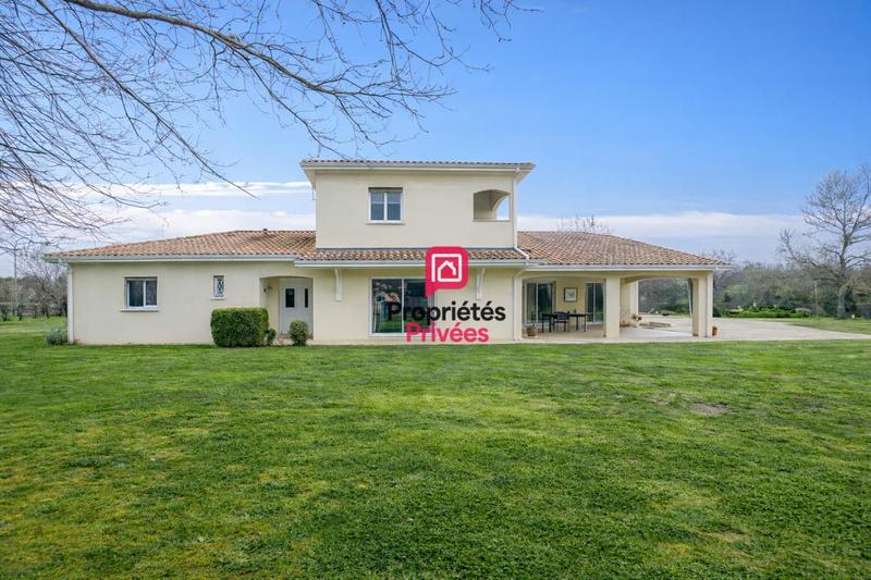 Maison - 221 m² - 8 pièces