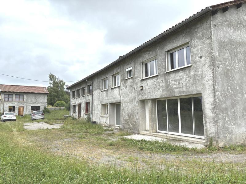 Maison traditionnelle - 335 m² - 9 pièces