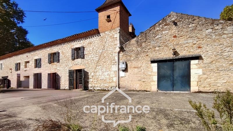 Maison - 335 m² - 20 pièces