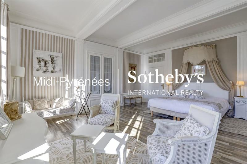 Maison - 620 m² - 15 pièces