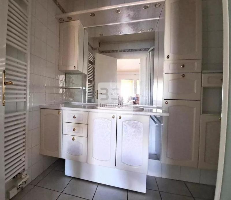 Appartement - 81 m² - 3 pièces