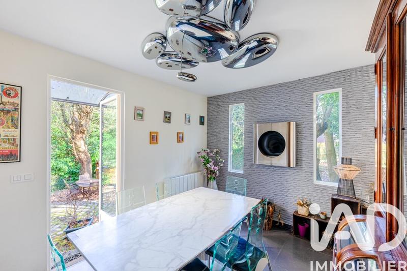 Maison - 210 m² - 11 pièces