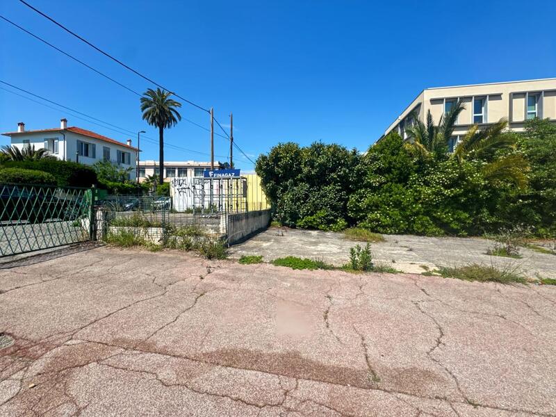 Local d'activité / Entrepôt - 342 m²