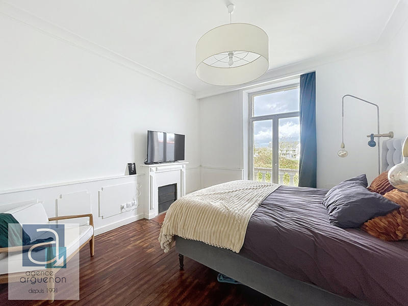 Maison - 220 m² - 7 pièces