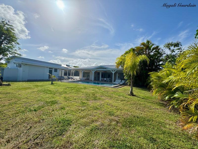 Propriété - 205 m² - 7 pièces