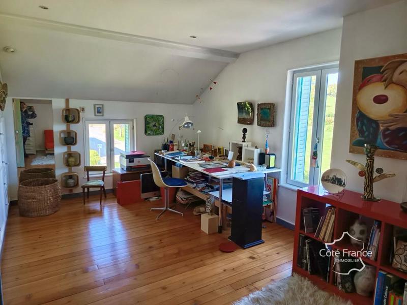 Demeure - 157 m² - 5 pièces