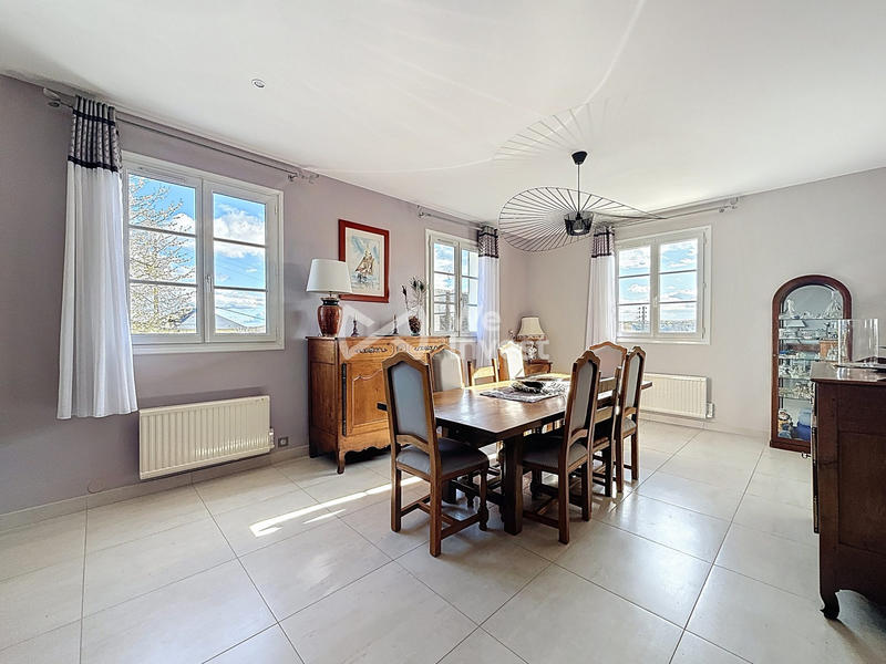 Maison - 215 m² - 7 pièces