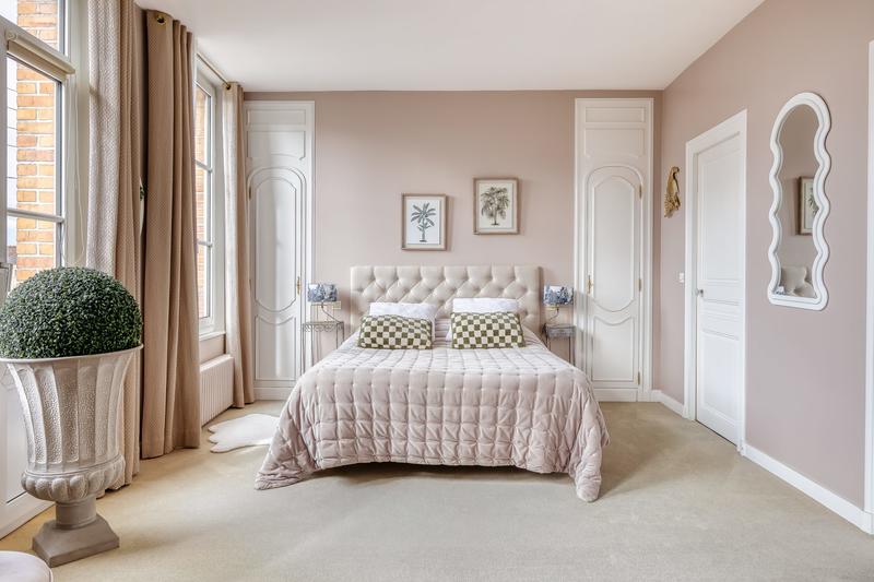 Maison - 233 m² - 12 pièces