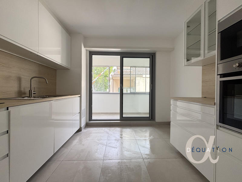 Appartement - 111 m² - 3 pièces