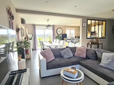 Maison - 110 m² - 6 pièces