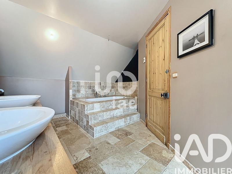 Maison - 169 m² - 9 pièces