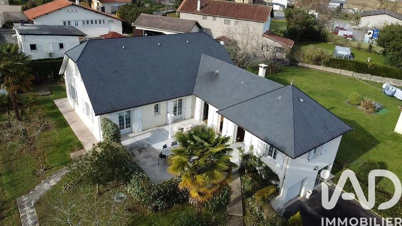 Maison - 230 m² - 7 pièces