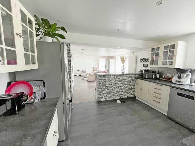 Maison - 147 m² - 8 pièces