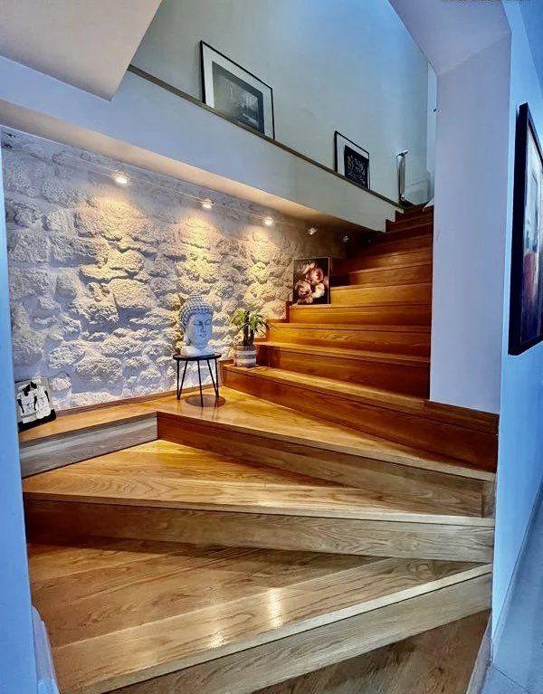 Maison - 246 m² - 9 pièces