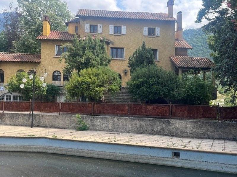 Maison - 421 m² - 14 pièces