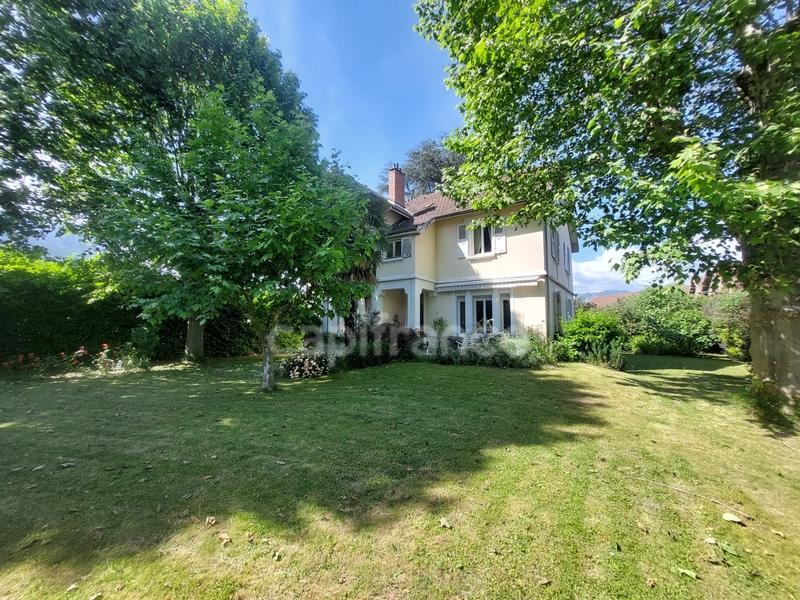 Maison bourgeoise - 252 m² - 8 pièces