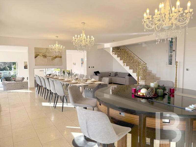 Villa - 385 m² - 11 pièces