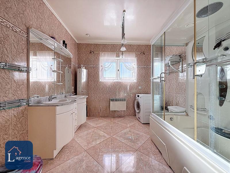 Maison - 284 m² - 7 pièces