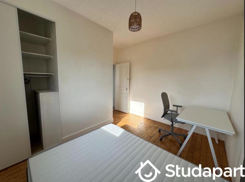 Chambre - 11 m² - 1 pièce