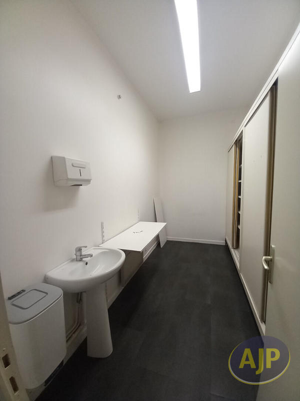 Local commercial - 72 m² - 3 pièces