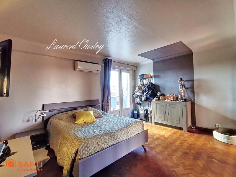 Maison - 270 m² - 10 pièces