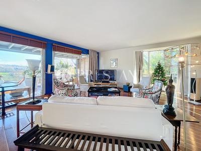 Maison - 250 m² - 6 pièces