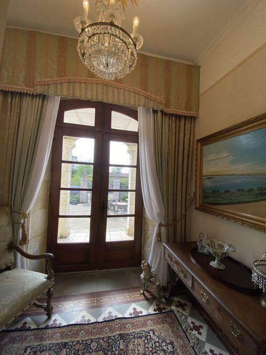 Maison en pierre - 383 m² - 14 pièces