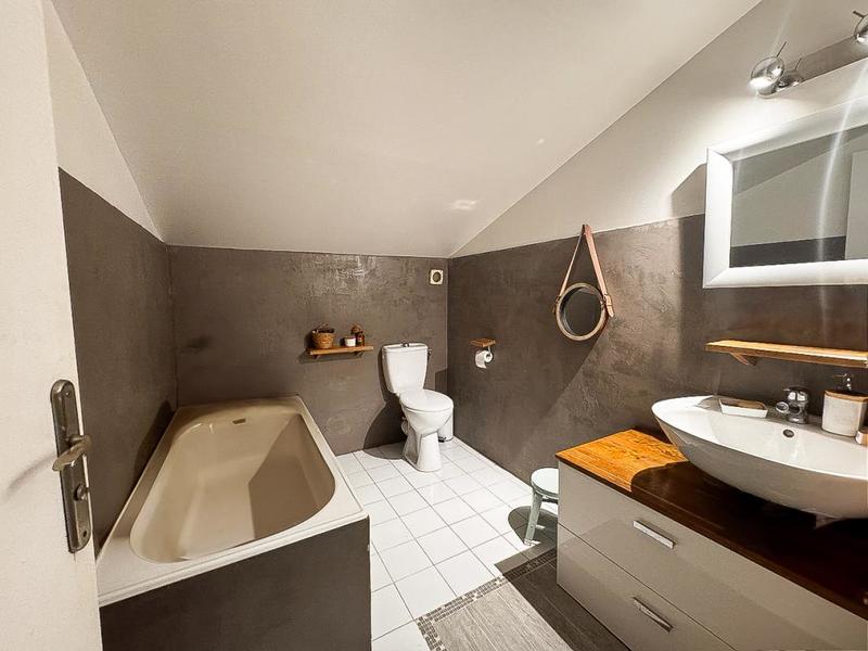 Maison - 204 m² - 9 pièces