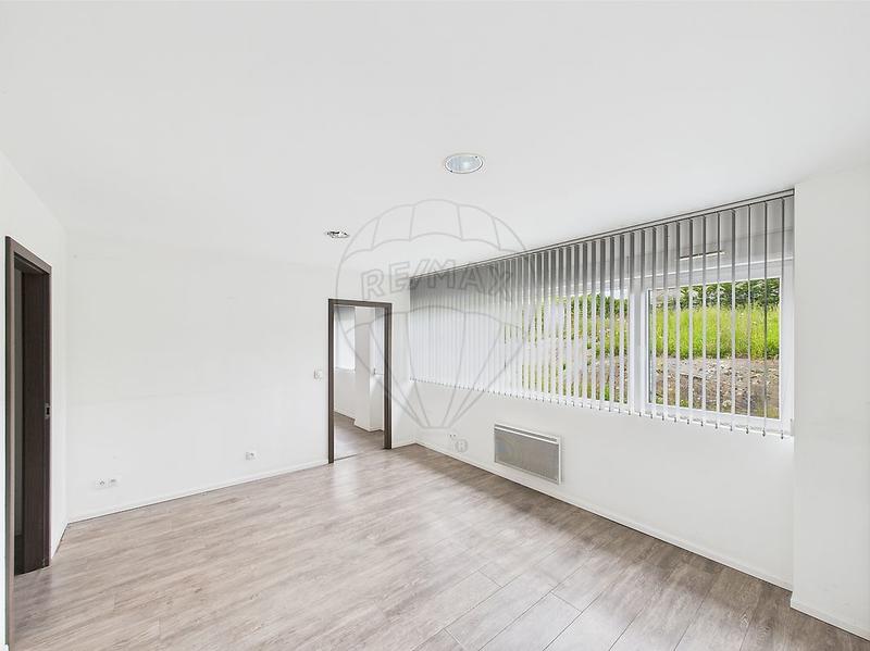 Local commercial - 1 260 m² - 10 pièces