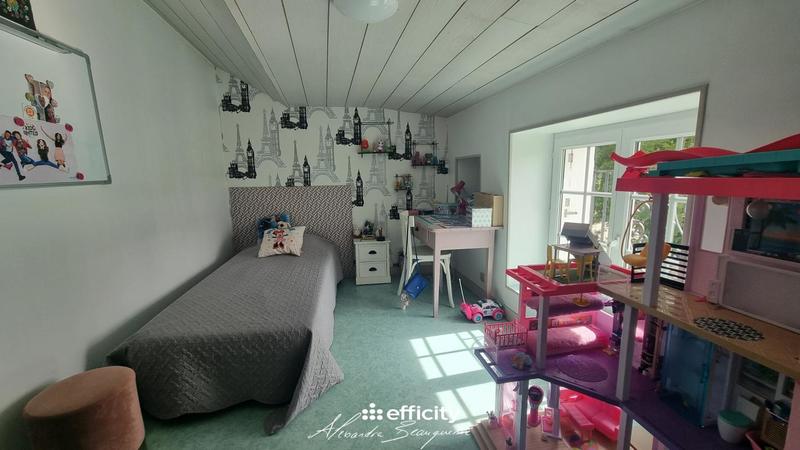 Maison - 258 m² - 11 pièces