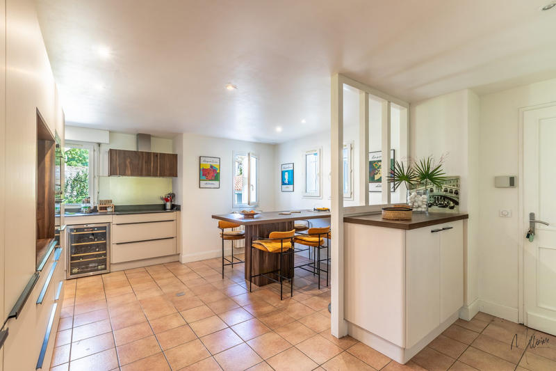 Maison - 300 m² - 7 pièces