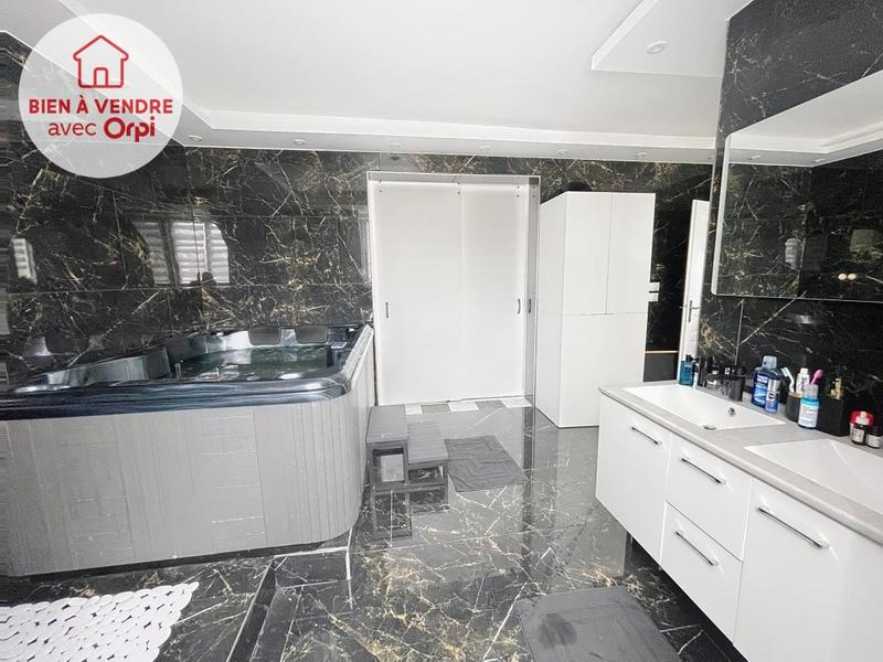 Appartement - 136 m² - 5 pièces