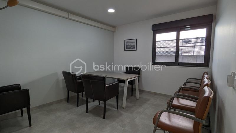 Bureau - 200 m² - 6 pièces