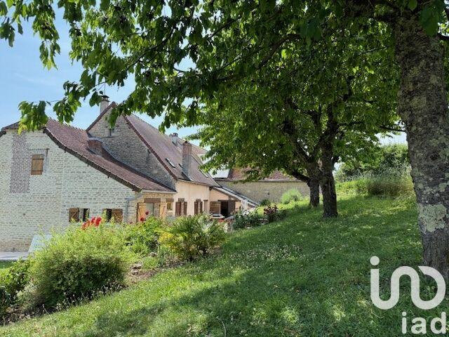 Maison - 221 m² - 5 pièces