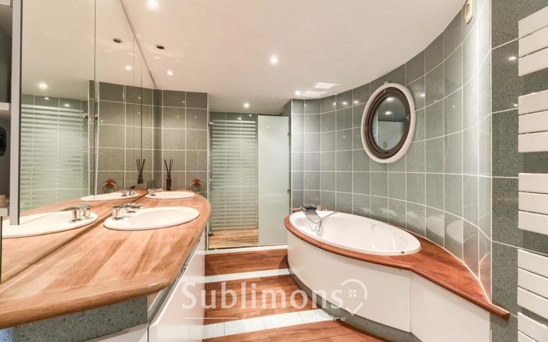 Maison - 240 m² - 9 pièces