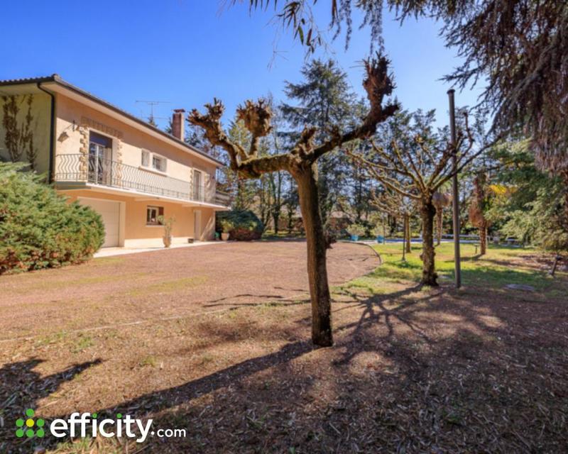 Maison - 230 m² - 11 pièces