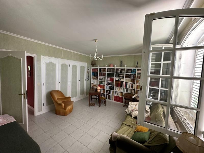 Maison - 250 m² - 6 pièces