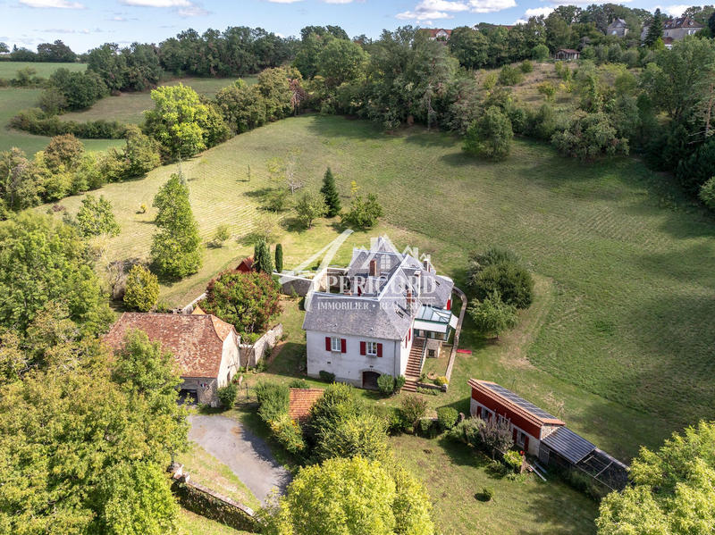 Maison - 227 m² - 14 pièces